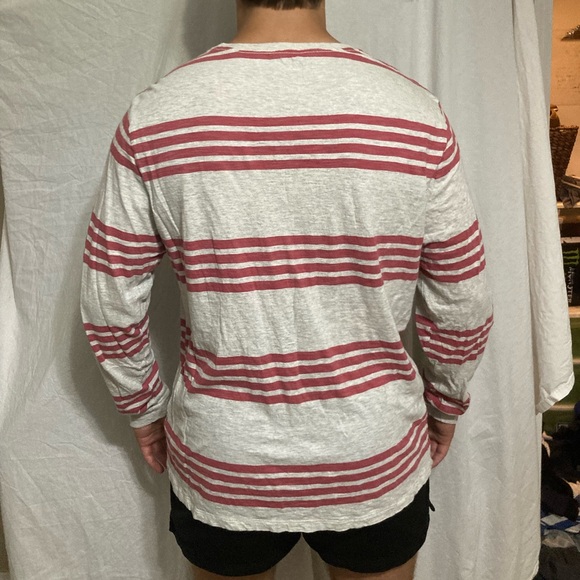 Old Navy long sleeve shirt, XL, new condition - Picture 2 of 3